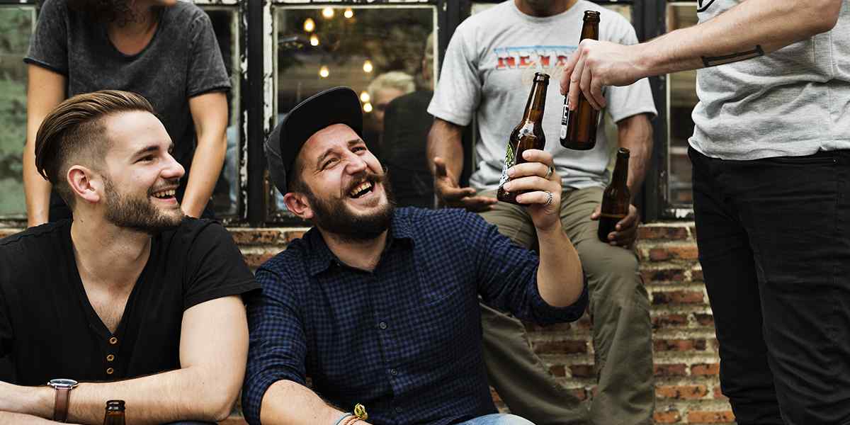 https://stronabrowaru.pl/wp-content/uploads/2017/05/hero_home_beer_02-story-01.jpg